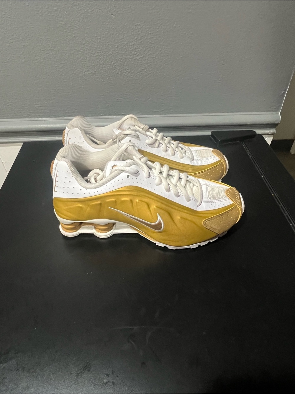 Nike Kids Shox R4 Sneakers - White & Gold
